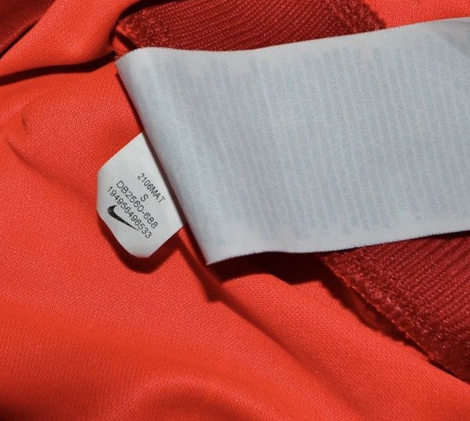 Nike LIVERPOOL HOME SHIRT FOOTBALL SOCCER JERSEY NIKE Size S Size US S / EU 44-46 / 1 - 13 Thumbnail