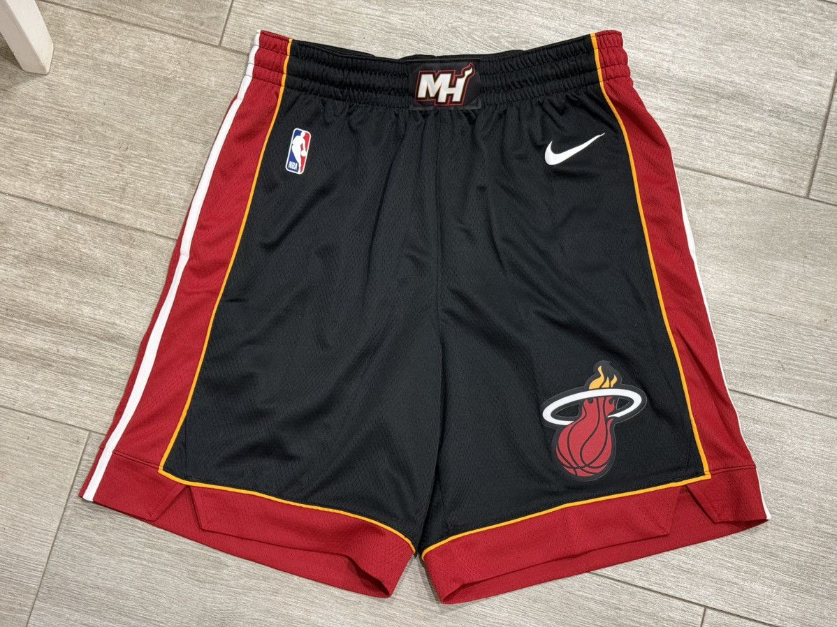 Nike Nike Miami Heat AJ5620-010 Swingman Black Shorts Sz L Large Size US 36 / EU 52 - 1 Thumbnail