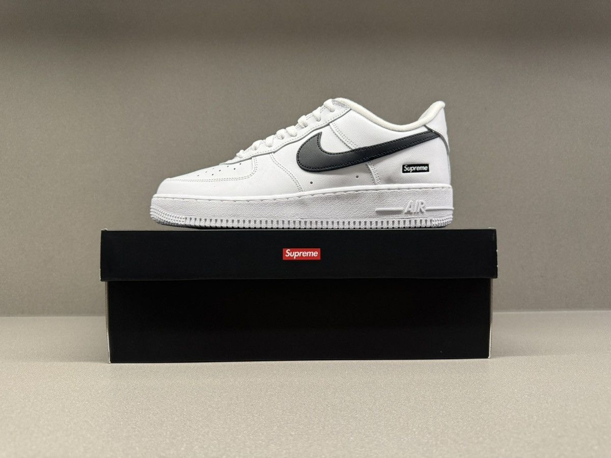 Nike × Supreme Nike Air Force 1 Low Supreme White Black Size US 8.5 / EU 41-42 - 2 Thumbnail