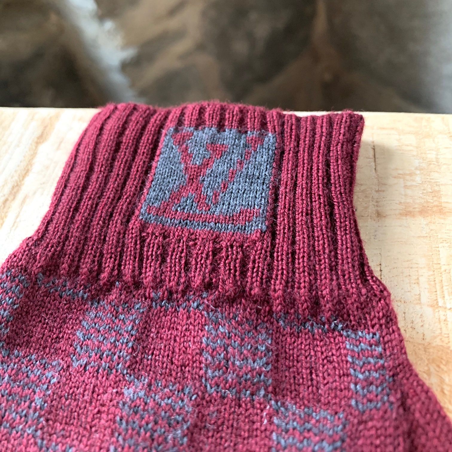 Louis Vuitton Louis Vuitton Burgundy Wool Knit Damier Gloves Size ONE SIZE - 4 Thumbnail