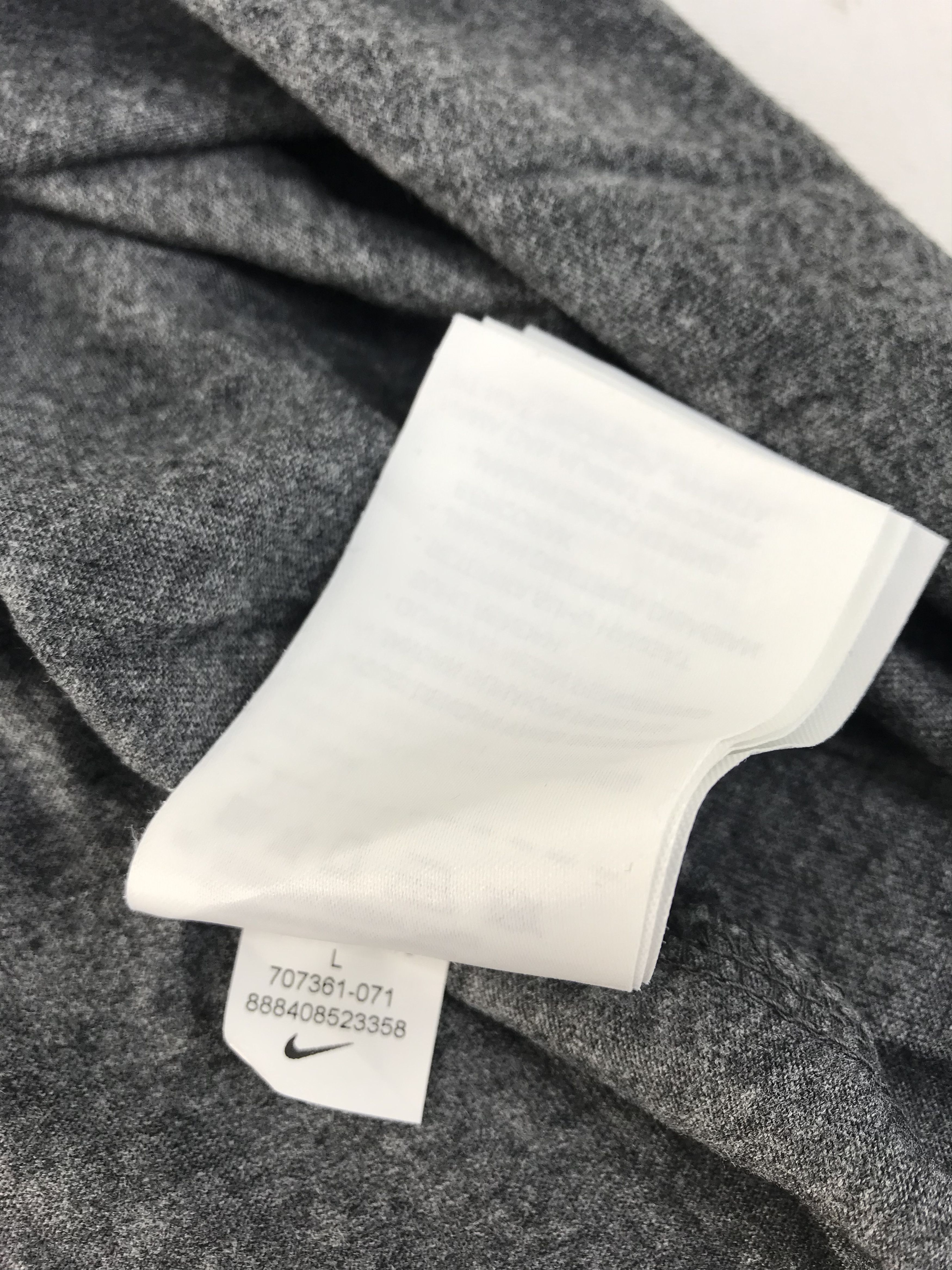 Nike Vintage Style Nike Swoosh Big Logo Printed Grey Tee T-shirt Size US S / EU 44-46 / 1 - 9 Thumbnail