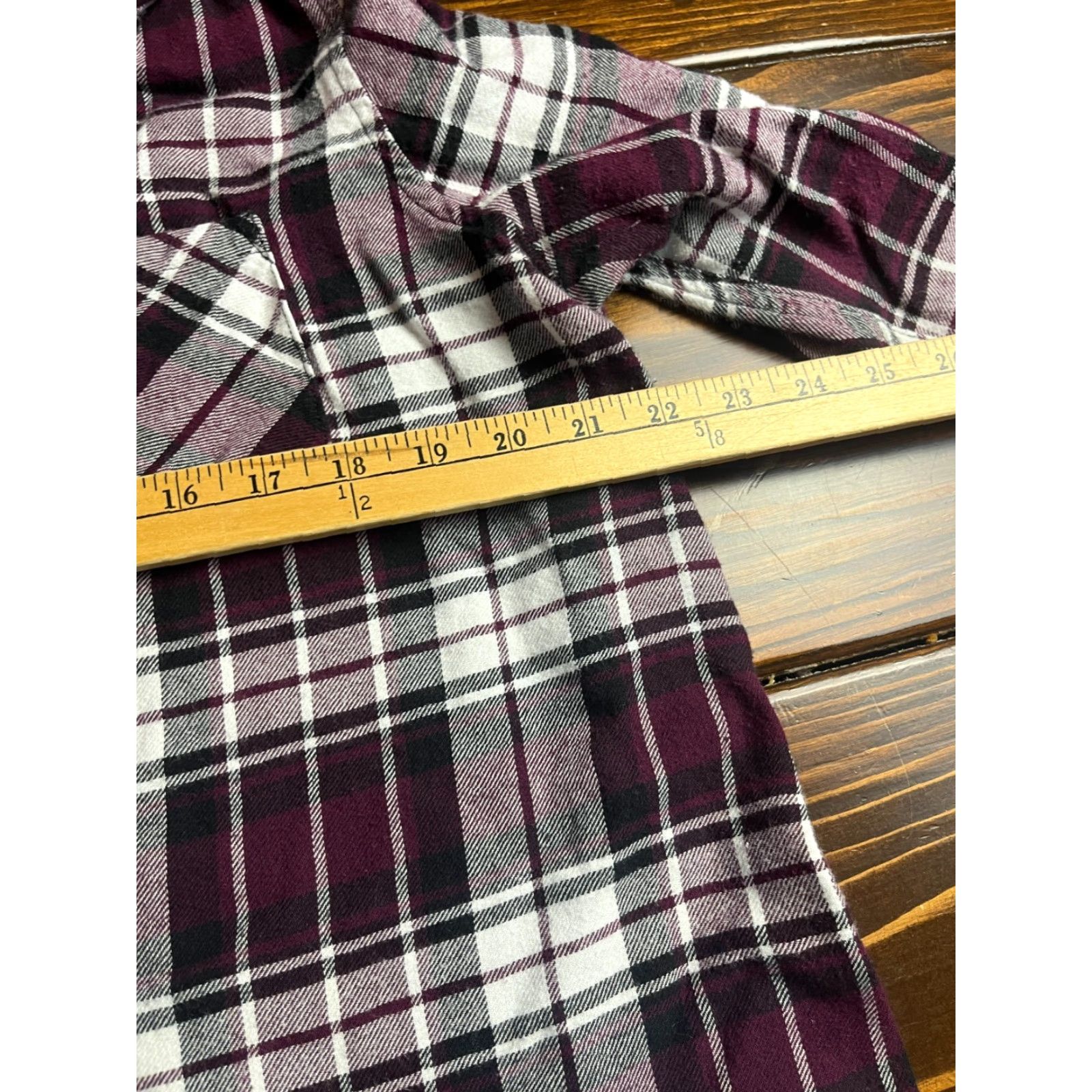 Vintage Well Worn Shirt Women's L Plaid Flannel Button-Up Maroon White Black Red Casual Modern 90s? Size L / US 10 / IT 46 - 5 Thumbnail