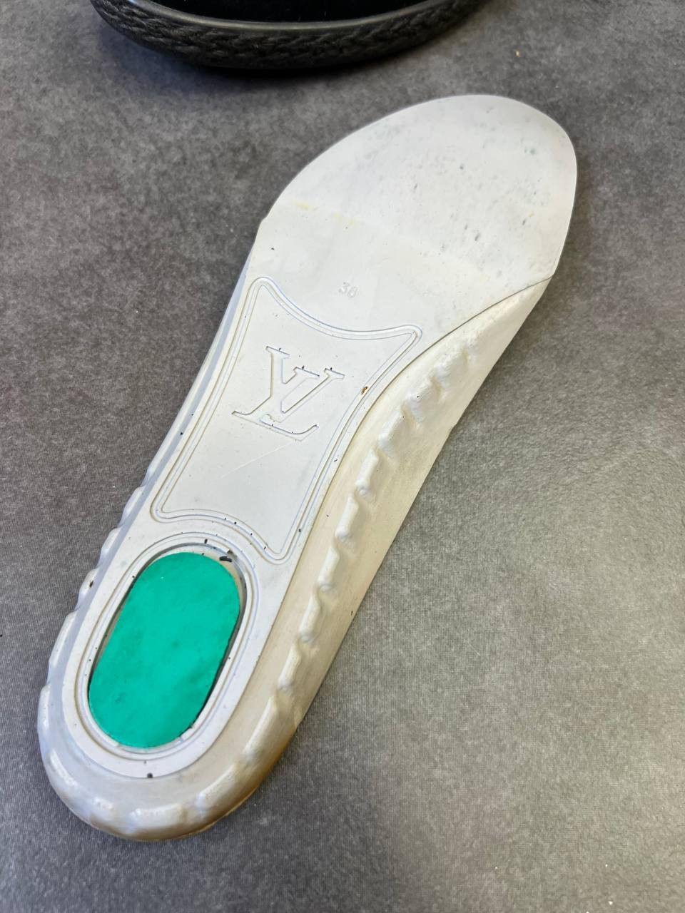 Louis Vuitton Louis Vuitton suede monogram sneakers Size US 7.5 / IT 37.5 - 14 Thumbnail