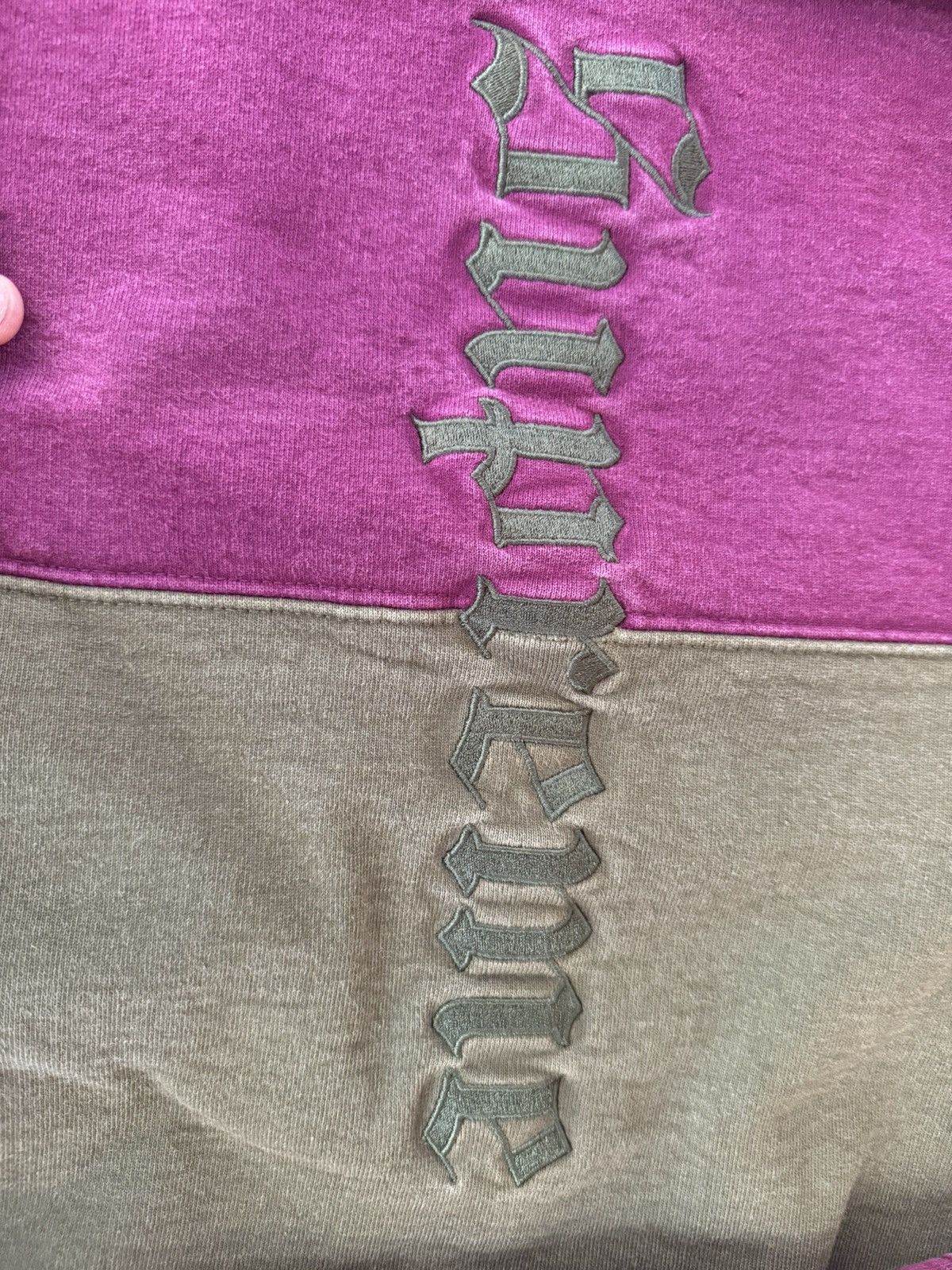 Supreme Supreme old english Size US L / EU 52-54 / 3 - 3 Thumbnail