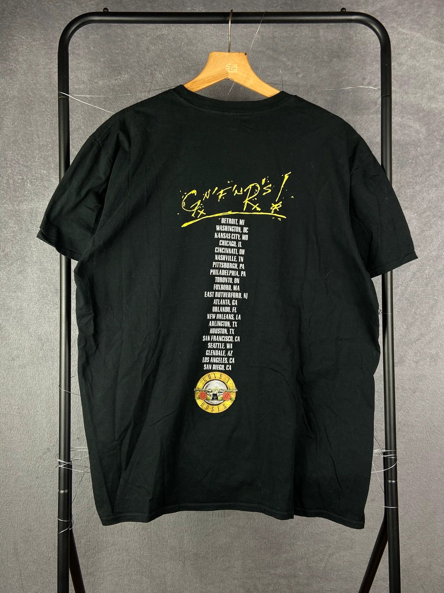 Guns N' Roses Guns N Roses t-shirt black band tee vintage Size US XL / EU 56 / 4 - 4 Thumbnail