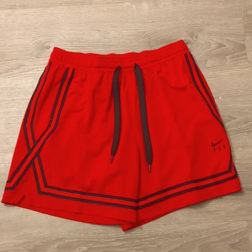 Nike Nike fly loose fit crossover red/black shorts size large Size 32" / US 10 / IT 46 - 1 Thumbnail