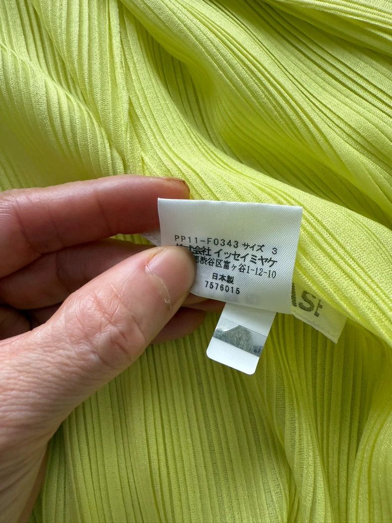 Issey Miyake Issey Miyake size:3 A mid-length yellowish-green cardigan Size XS / US 0-2 / IT 36-38 - 2 Thumbnail