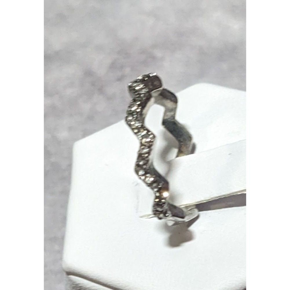 Other Silver Tone Rhinestone Zigzag Fashion Ring Size 6 1/2 Size ONE SIZE - 11 Thumbnail