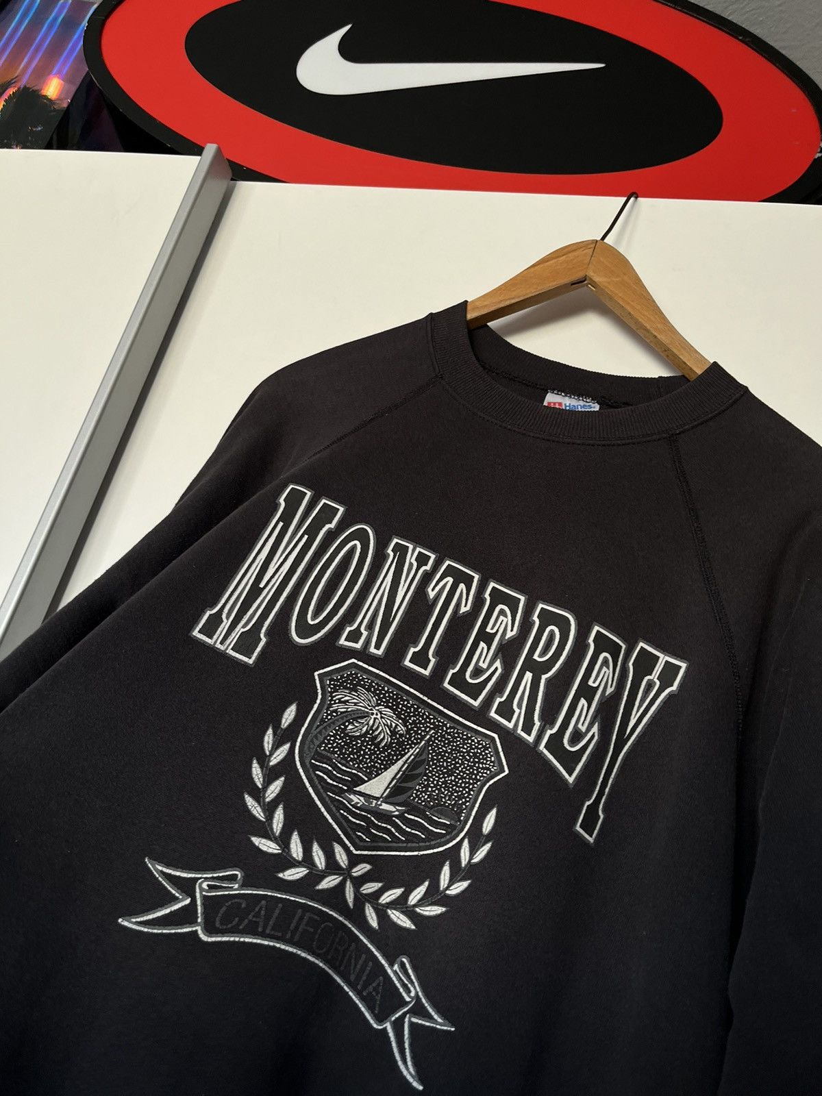 Hanes × Vintage Vintage 90’s Hanes Activewear Monterey California Crewneck o Size US XXL / EU 58 / 5 - 2 Thumbnail