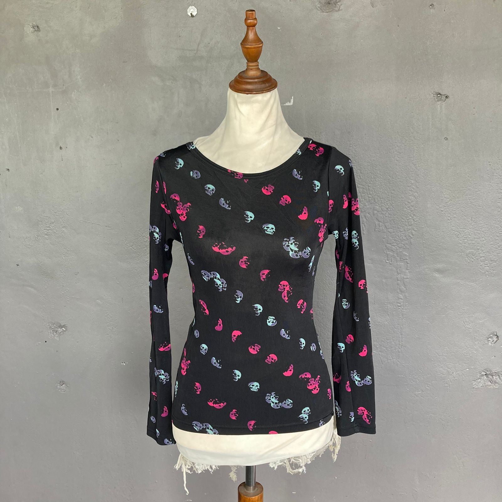 Hysteric Glamour Vintage 90’s Skulls Print Mesh Long sleeves Top Size XS / US 0-2 / IT 36-38 - 3 Thumbnail