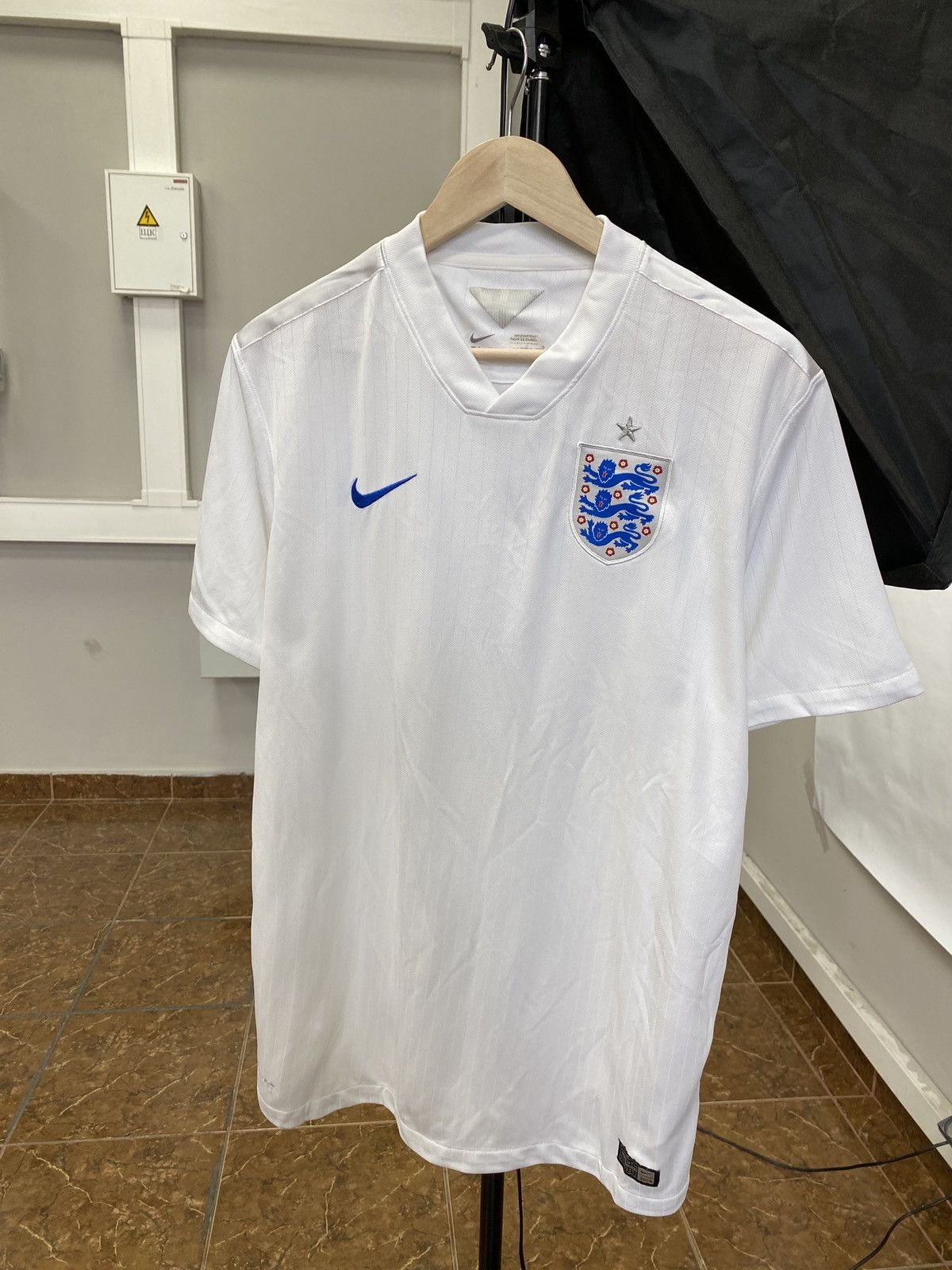 Nike 🏴󠁧󠁢󠁥󠁮󠁧󠁿 2014 Nike England Soccer Jersey T-Shirt Rare Retro Hype Size US L / EU 52-54 / 3 - 1 Thumbnail