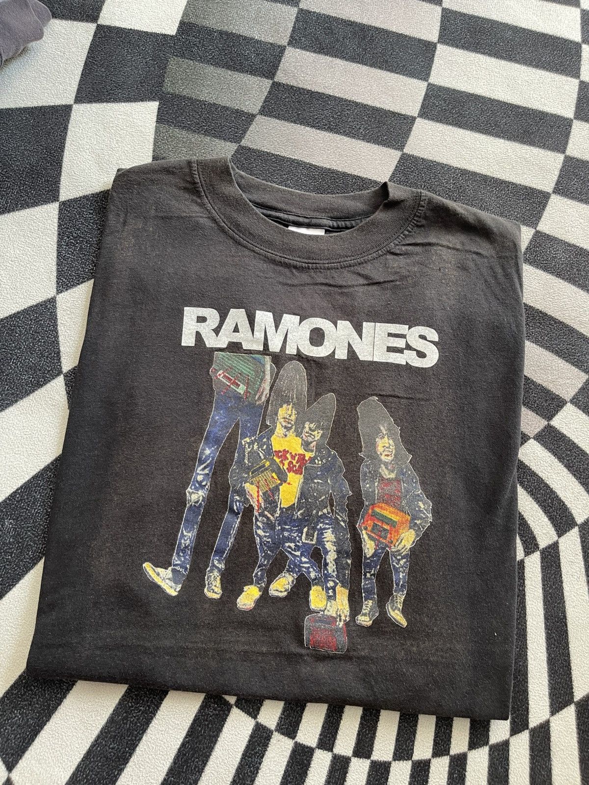 Band Tees VINTAGE RAMONES Art Graphic T-Shirt 90s/Y2K Punk Rock Tee Size US M / EU 48-50 / 2 - 1 Thumbnail