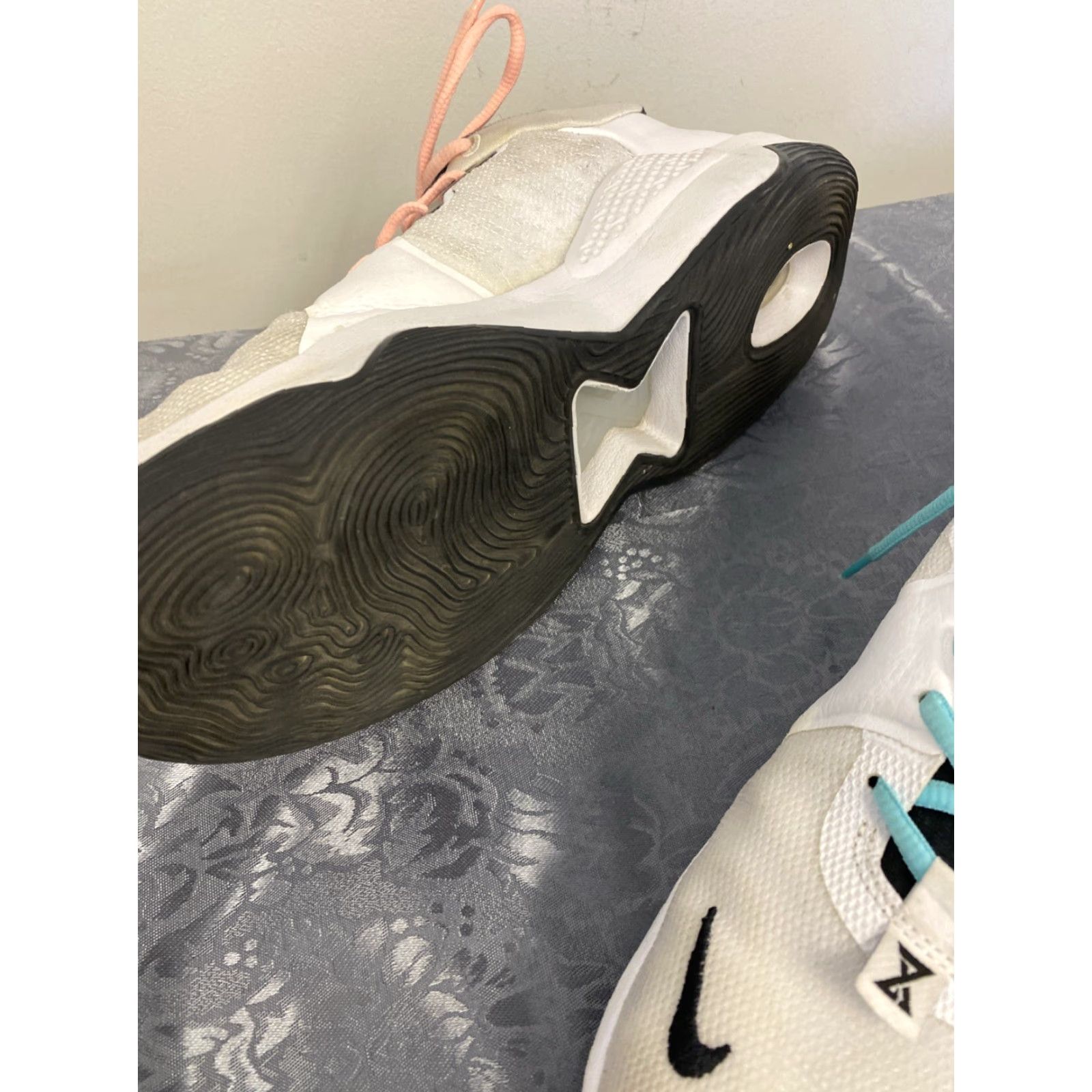 Nike Nike PG 5 Sneakers Men 13 White Nike PG 5 Sneaker Mens 13 White Size US 12 / EU 45 - 6 Thumbnail