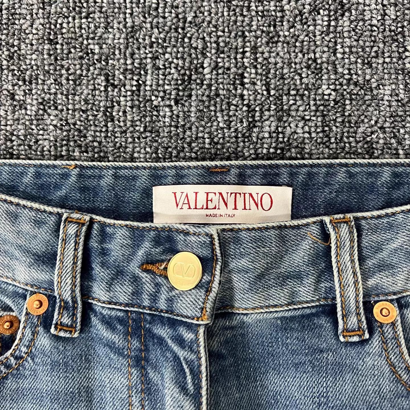 Valentino Valentino Women's Blue Wash Flared Jeans w/ Metal Chain 25 Size 25" / US 0 / IT 36 - 6 Thumbnail