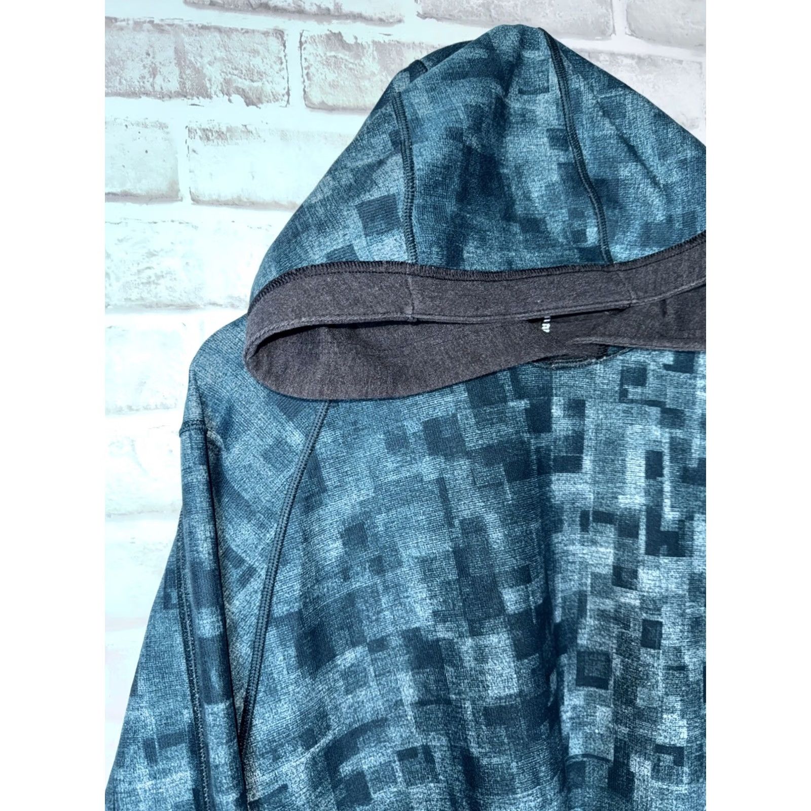 Lululemon Lululemon Hoodie Reversible Gray & Teal Mens L Pullover Size US L / EU 52-54 / 3 - 5 Thumbnail