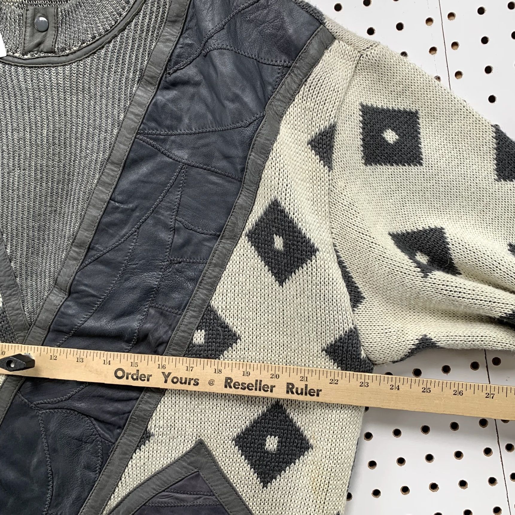 Vintage VINTAGE David Michaels Leather Knit Sweater Shirt Mens Large Gray Argyle Pullover 90s Mens Size US L / EU 52-54 / 3 - 6 Thumbnail