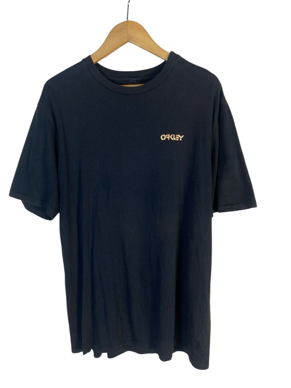 Oakley Best offer 🔥Oakley spellout tshirt Size US XL / EU 56 / 4 - 2 Thumbnail