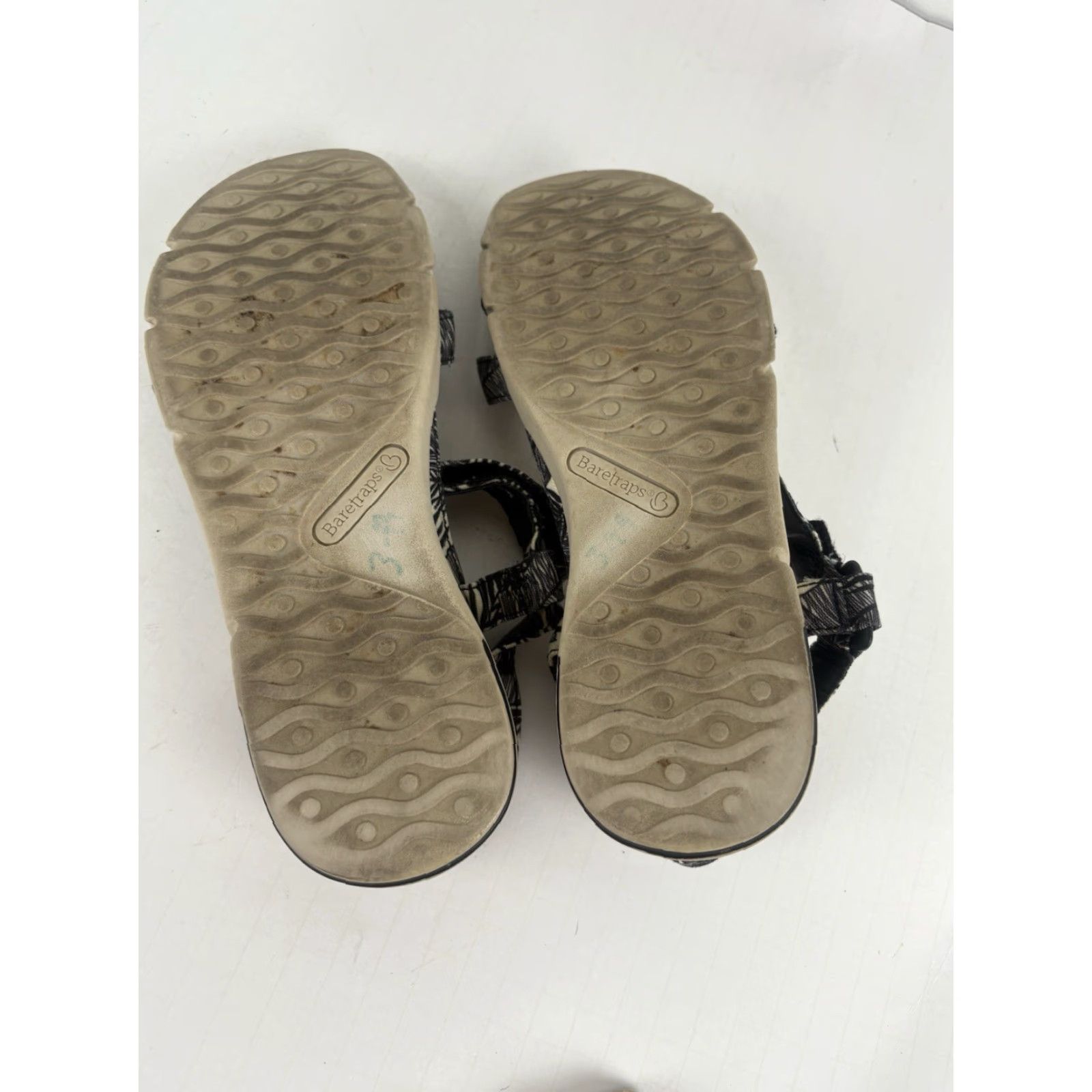 Vintage VINTAGE Baretraps Nikole Women's Sandals Size 8M Navy/Cream Floral Summer Casual Outdoor Size US 8 / IT 38 - 5 Thumbnail