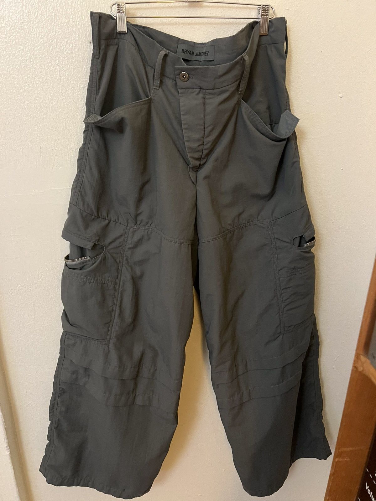 Bryan Jimenez Bryan Jimenez Nylon Station Trousers Size US 35 - 1 Thumbnail
