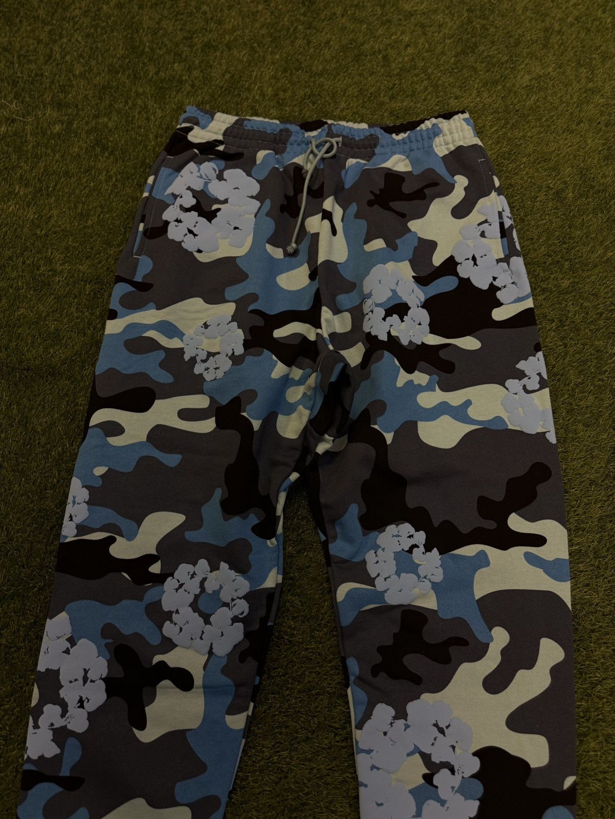 DENIM TEARS Denim Tears Sweatpants Blue Cotton Wreath Camo Size XL New Size US 33 - 4 Thumbnail