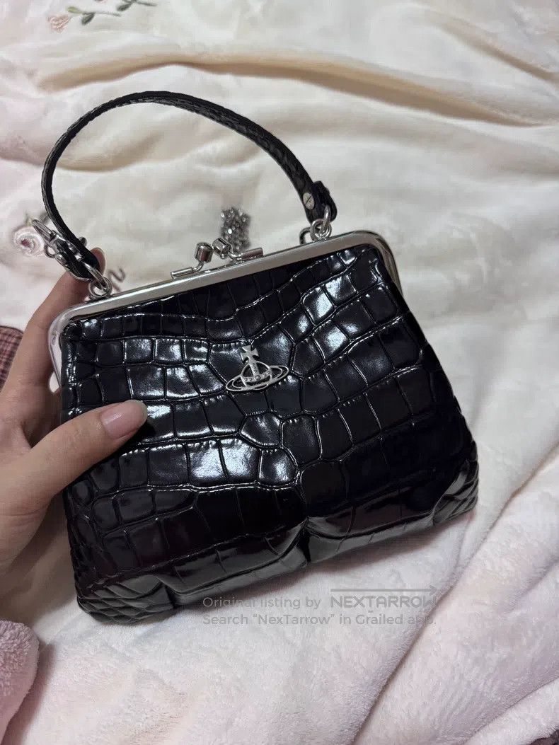 Vivienne Westwood Vivienne Westwood size os Real Leather Cross Crocodile Hand Size ONE SIZE - 1 Thumbnail