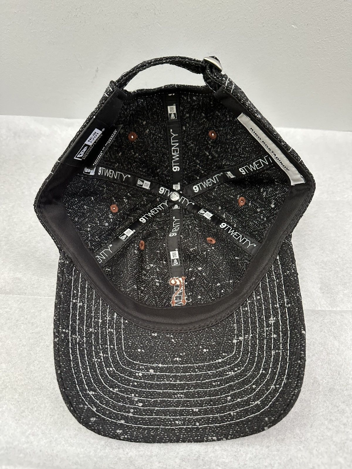 Kiko Kostadinov × New Era SS25 Japan Exclusive Single K Hat Ash Black Size ONE SIZE - 7 Thumbnail