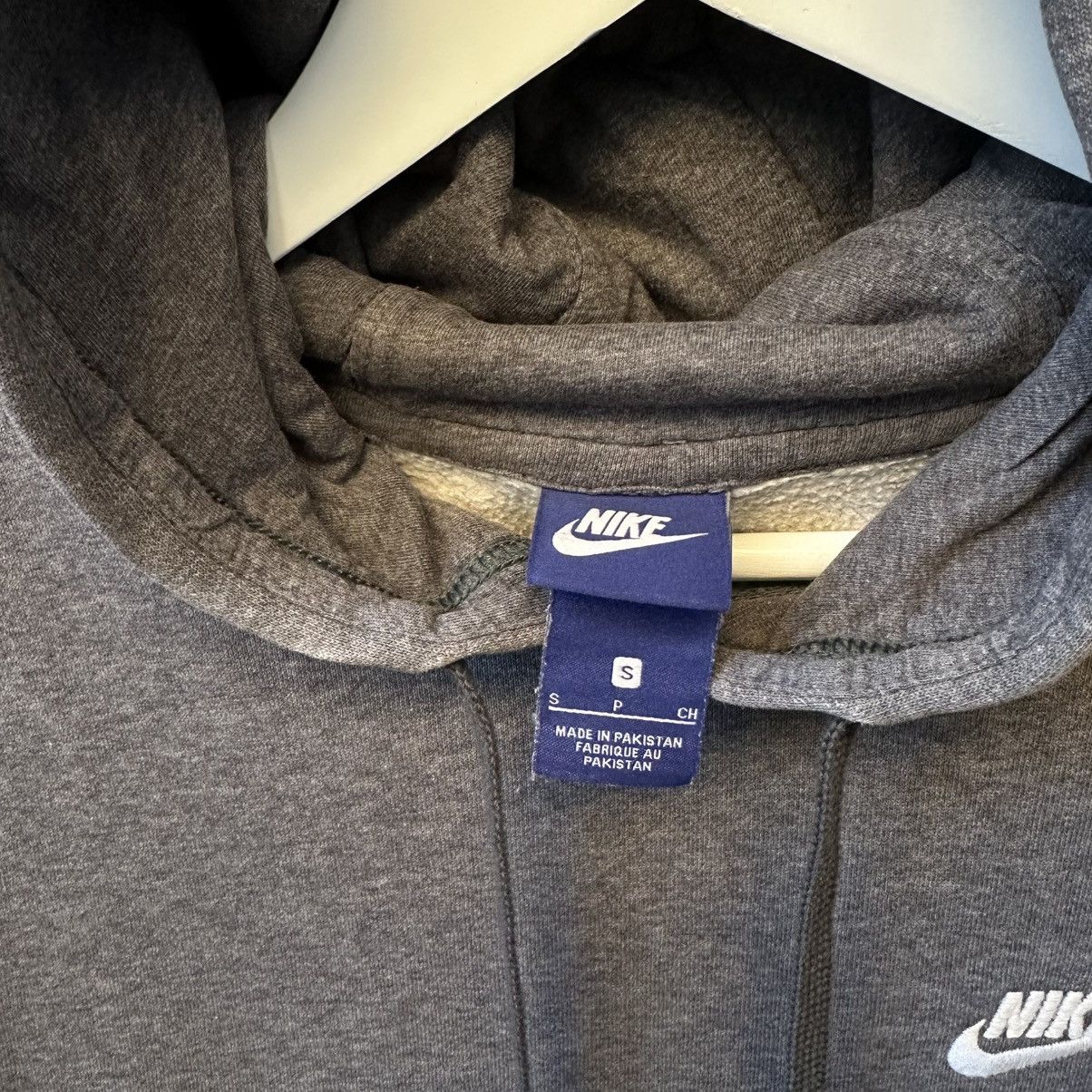 Nike Vintage Nike Hoodie Small Swoosh Y2K 00s USA Size S Size US S / EU 44-46 / 1 - 7 Thumbnail