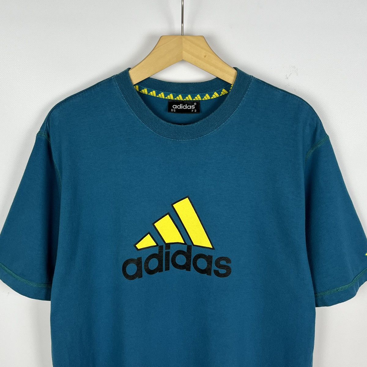 Adidas Vintage Adidas big logo y2k tee 90’s Size US M / EU 48-50 / 2 - 2 Thumbnail