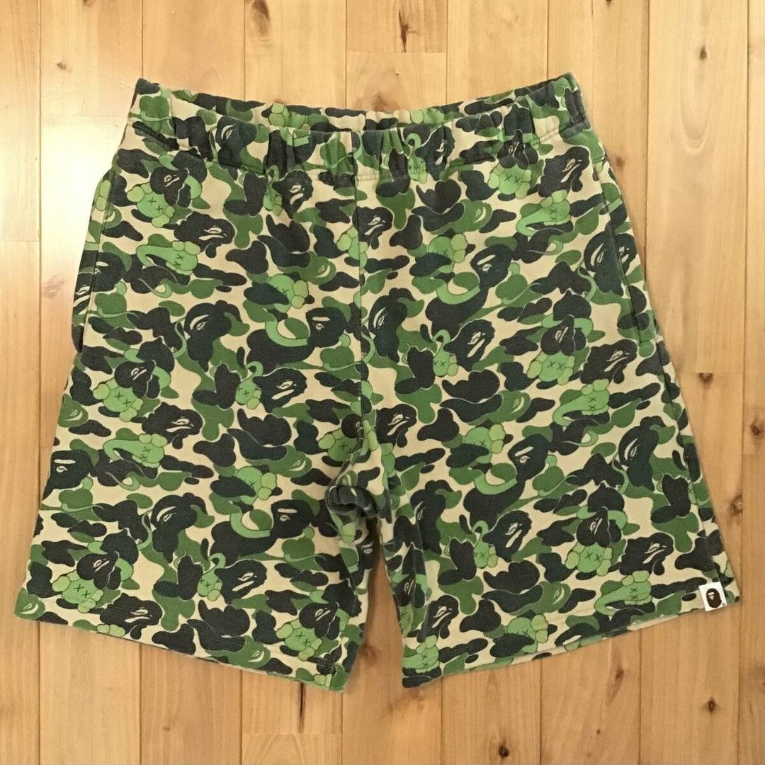 Bape × Kaws BAPE × KAWS Bendy ABC Camo Green Sweat Shorts NIGO ★size S Size US 30 / EU 46 - 2 Thumbnail