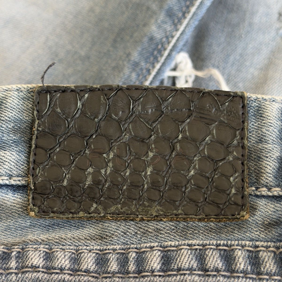 GOSTAR DE FUGA 2000s Light Blue Washed Black Oil Distressed Denim Jeans Size US 30 / EU 46 - 8 Thumbnail