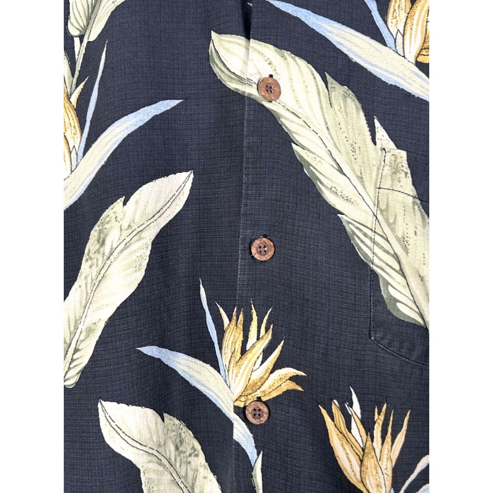 Tommy Bahama Tommy Bahama Shirt XL Black Silk Bird Of Paradise Hawaiian Button Up Casual Mens Size US XL / EU 56 / 4 - 2 Thumbnail