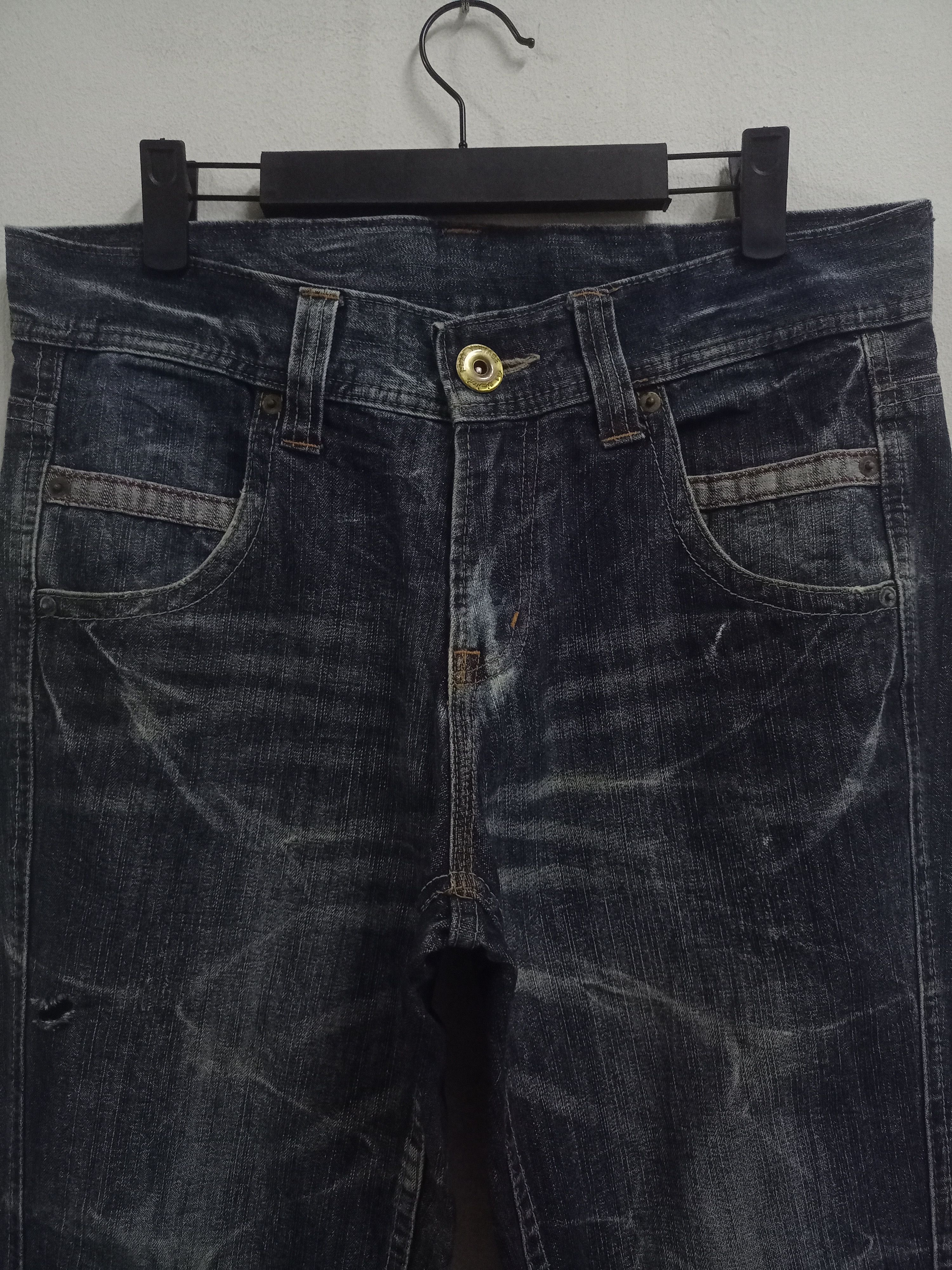 Japanese Brand Vintage Japanese Brand Washed Blue Distressed Loose Jeans Size US 34 / EU 50 - 4 Thumbnail