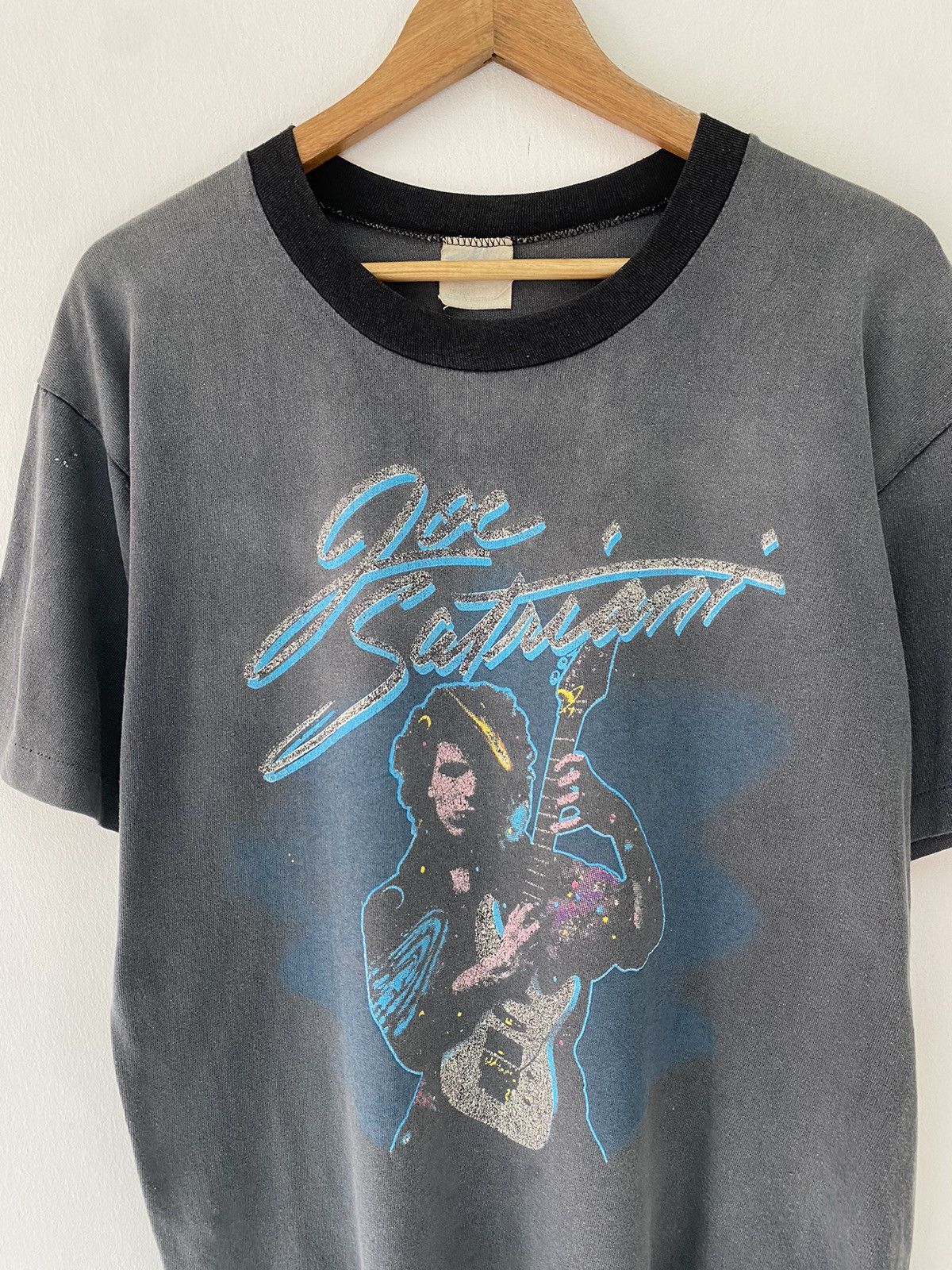 Band Tees 80’s Joe Satriani Across America Tour. Size US L / EU 52-54 / 3 - 5 Thumbnail