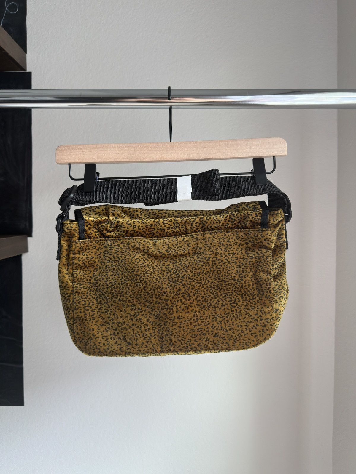 Supreme Supreme Velvet Messenger Bag Tan Leopard Size ONE SIZE - 2 Thumbnail