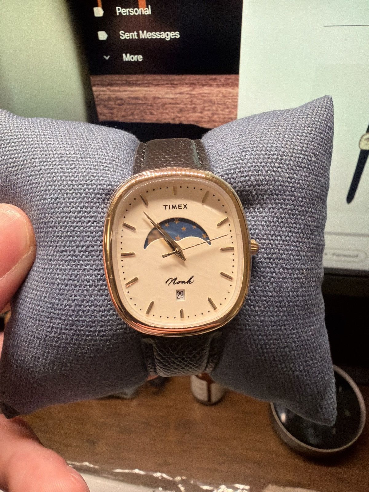 Noah Timex oval moon phase