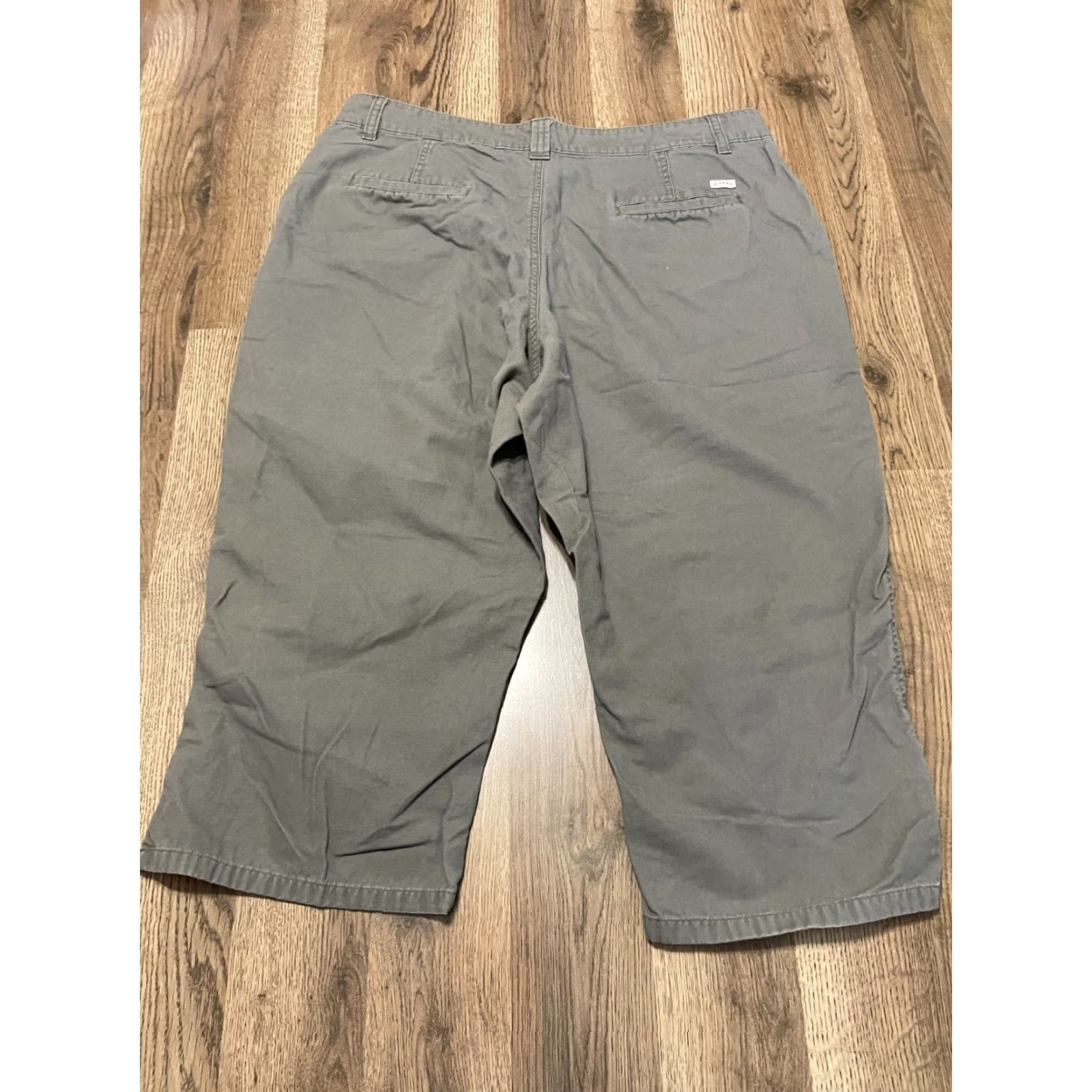 Vintage Riders Pants Women's 18M Capris Green Pockets Denim Vintage? No (per rules: no new info) Size 40" / US 18 - 2 Thumbnail