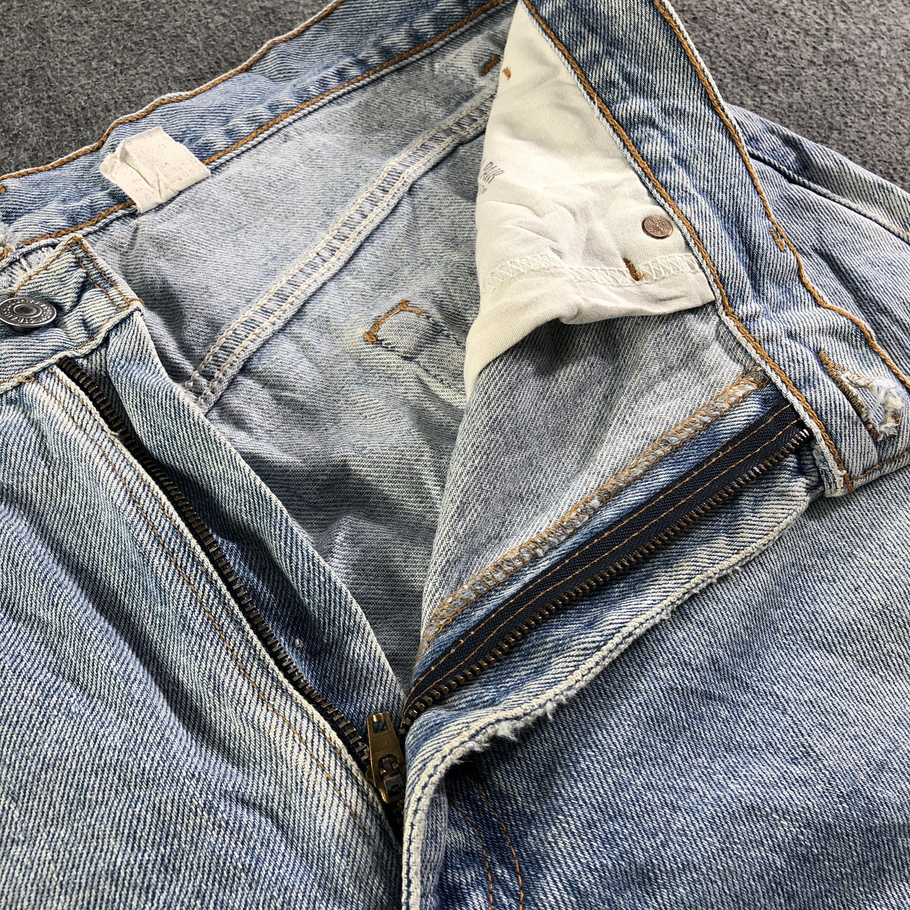 Levi's Vintage 90s Light Wash Levis Jeans-J4250 Size US 35 - 8 Thumbnail