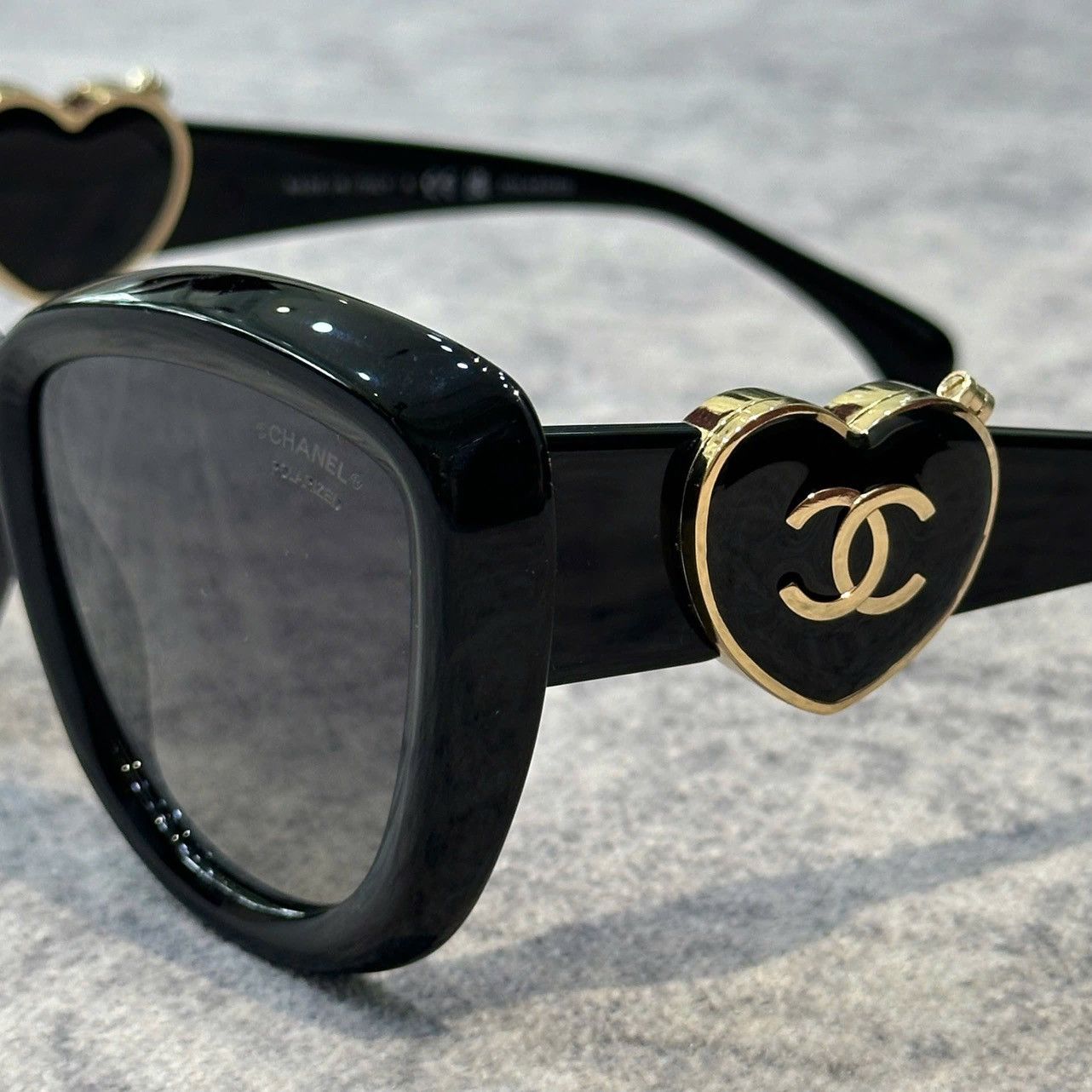 Chanel Chanel 0CH5517 C622S8 Size ONE SIZE - 2 Thumbnail
