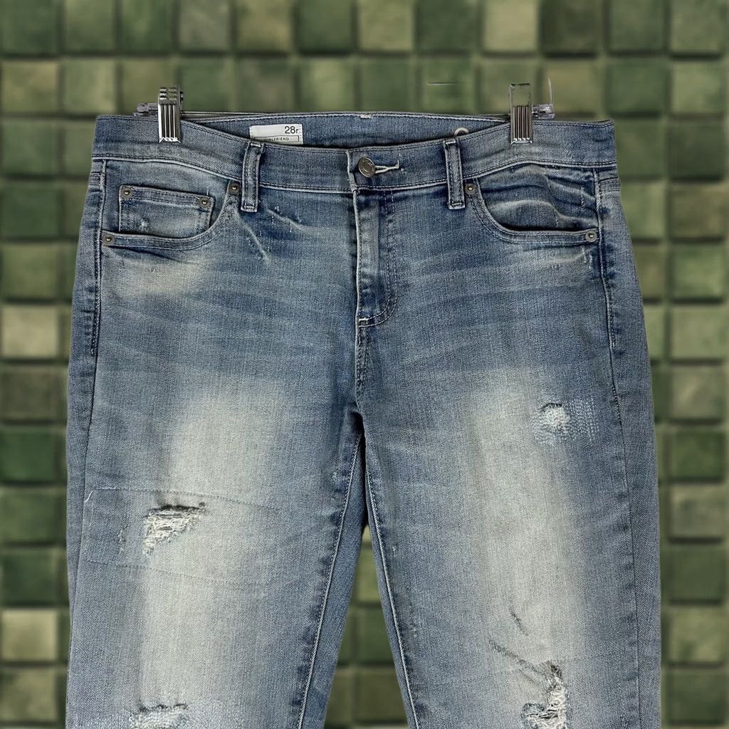 Gap VINTAGE Gap 1969 Girlfriend Jeans Womens Size 28R Light Wash Denim Brooklyn Bleach Blue Size 28" / US 6 / IT 42 - 1 Thumbnail