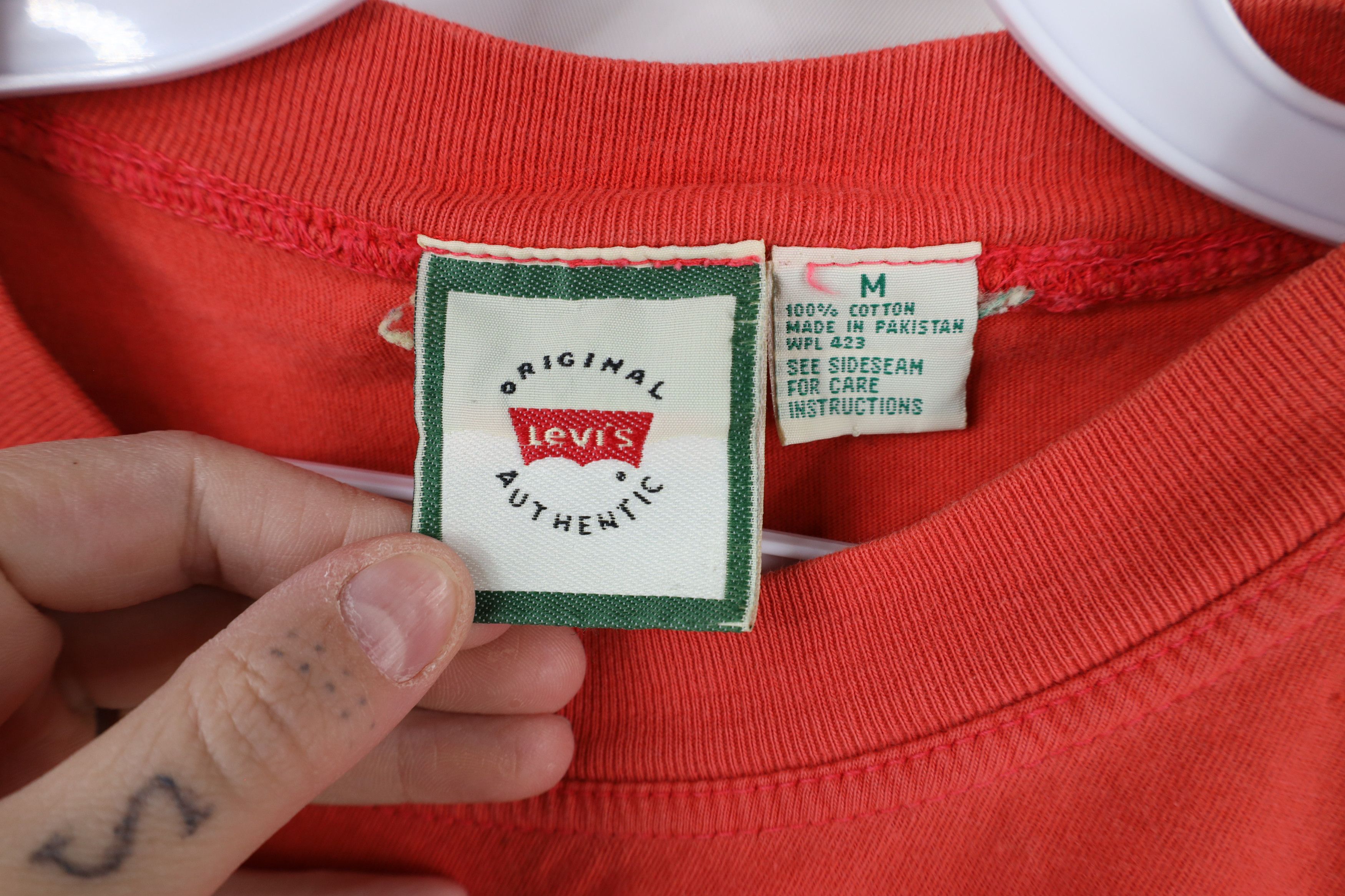 Levi's × Vintage Vintage 90s Levis Spell Out Script T-Shirt Coral Pink Cotton Size US M / EU 48-50 / 2 - 10 Thumbnail