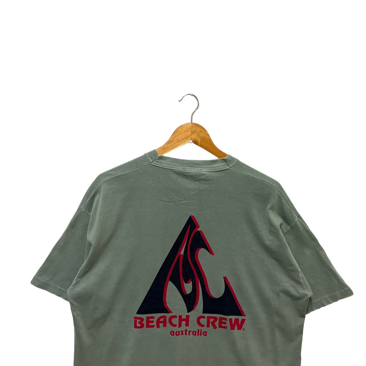 Vintage Vintage Beach Crew Australia Surf Style Tshirt Size US L / EU 52-54 / 3 - 1 Thumbnail
