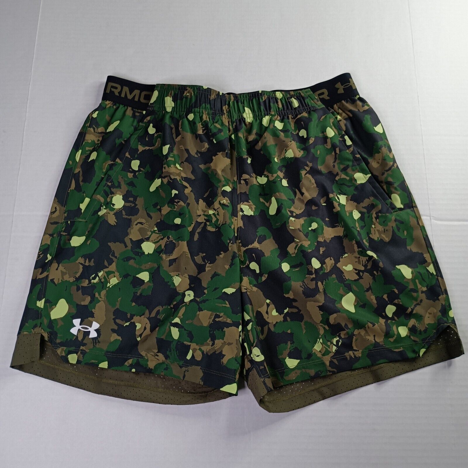 Under Armour Under Armour Men's UA Vanish Woven 6" Camo Shorts L 1376784 Size US 32 / EU 48 - 1 Thumbnail