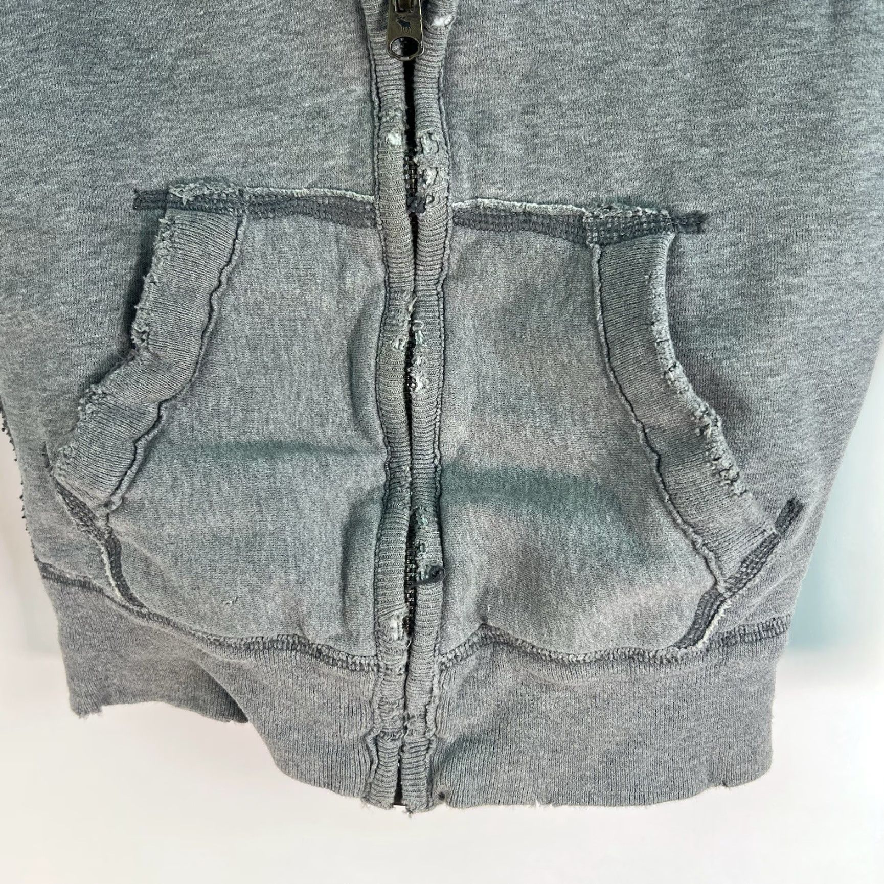 Abercrombie & Fitch Abercrombie & Fitch Hopkins Trail Jacket Women’s Jr Size S Gray Distressed Bomber Jacket Short Sleeve Hooded Zip Logo Size S / US 4 / IT 40 - 3 Thumbnail