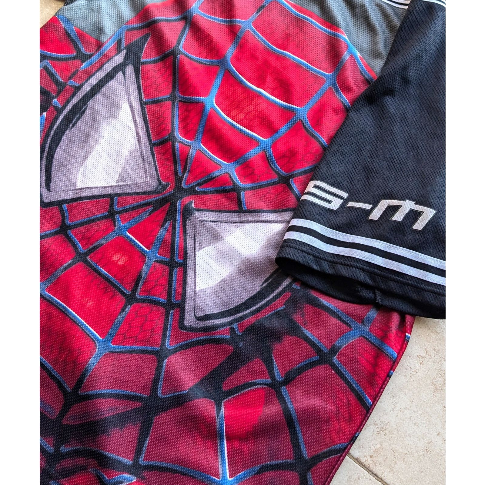 Marvel Comics × Spyder SPIDERMAN 2002 baseball AOP jersey black L Halloween vintage Size US L / EU 52-54 / 3 - 1 Thumbnail