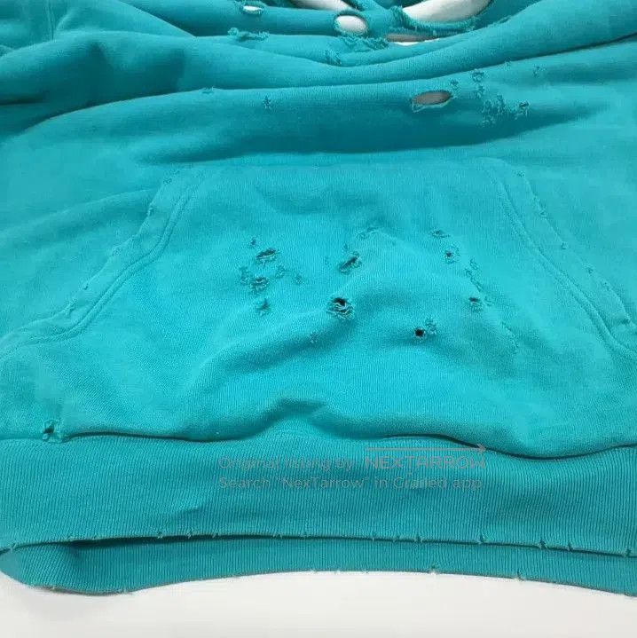 Balenciaga Balenciaga Distressed Hooded Sweatshirt in Sky Blue. Size US XXS / EU 40 - 6 Thumbnail