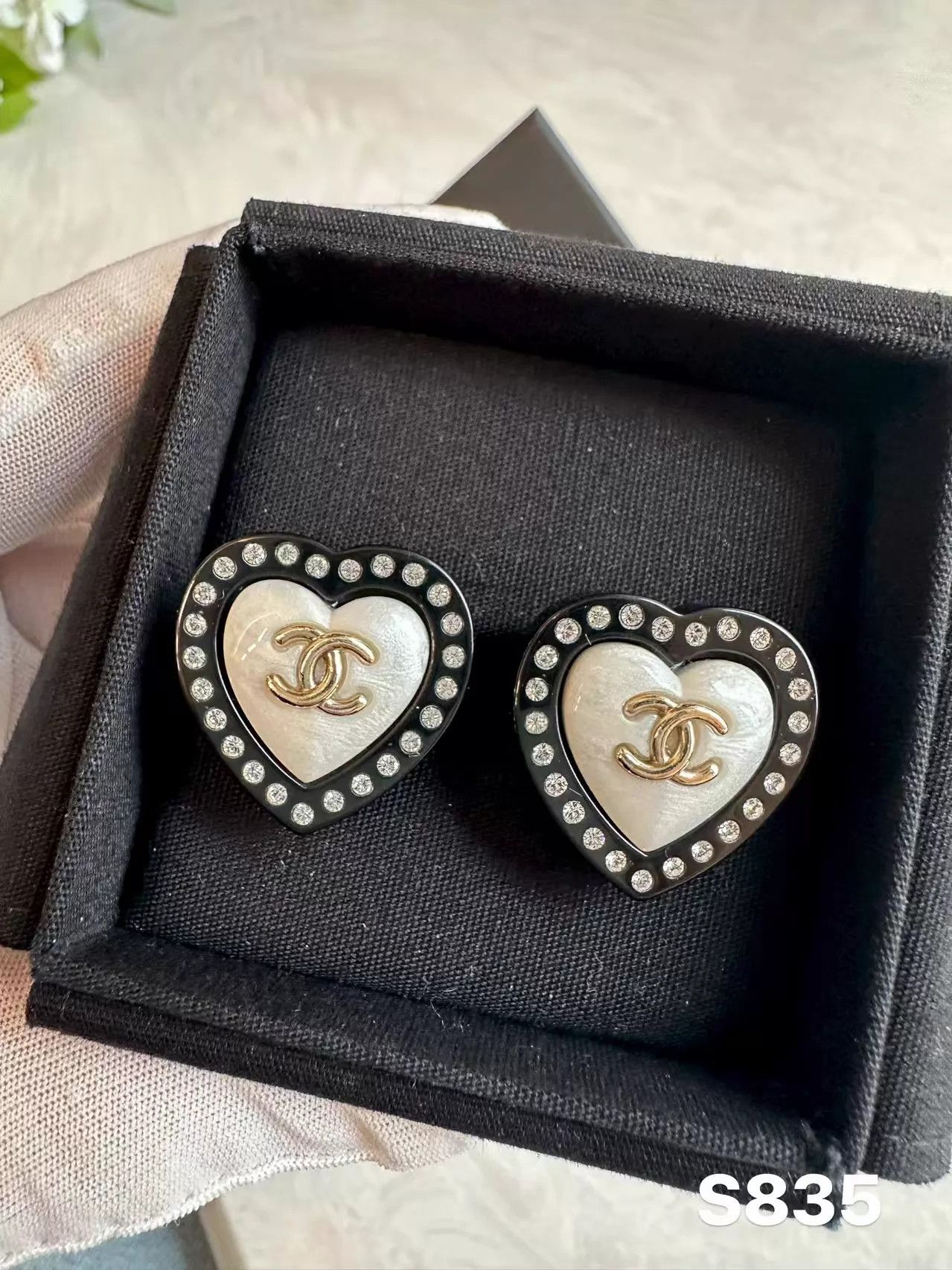 Chanel Chanel Acrylic Heart Earrings Like New S835 Size ONE SIZE - 3 Thumbnail