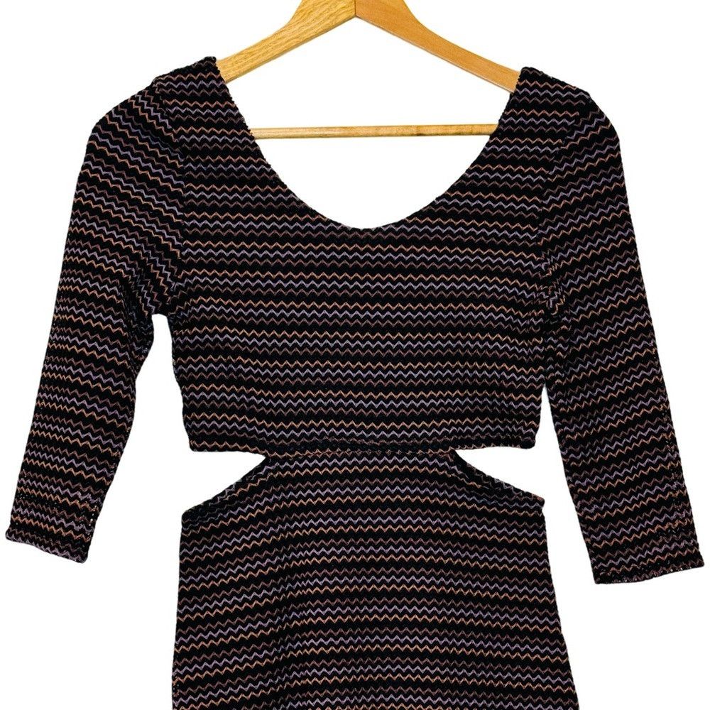 Lovers and Friends Lovers+Friends Love Connection Cutout Chevron Dress Size S / US 4 / IT 40 - 3 Thumbnail