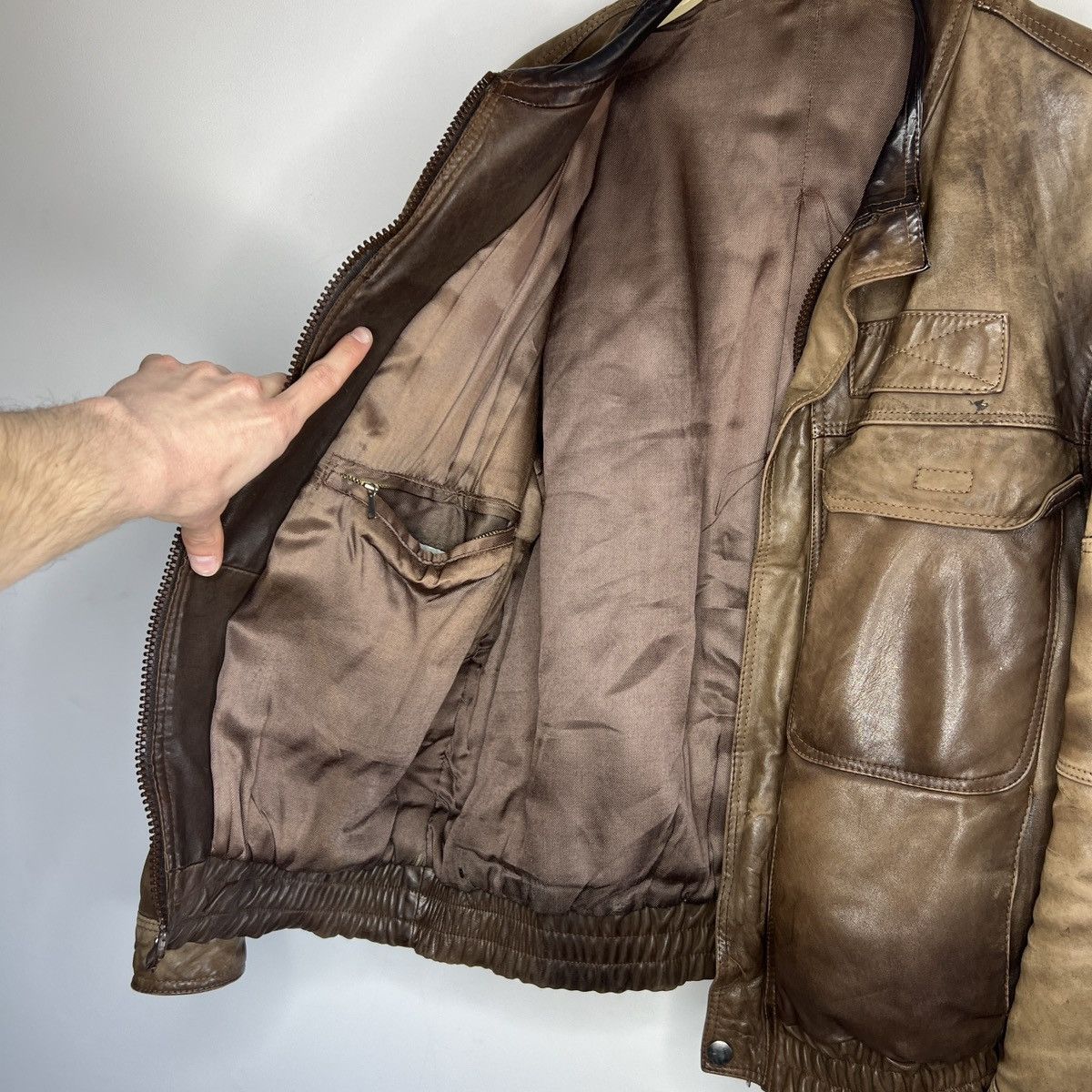Vintage Vintage Genuine Leather Brown Jacket Flight Bomber 90s Size US M / EU 48-50 / 2 - 12 Thumbnail
