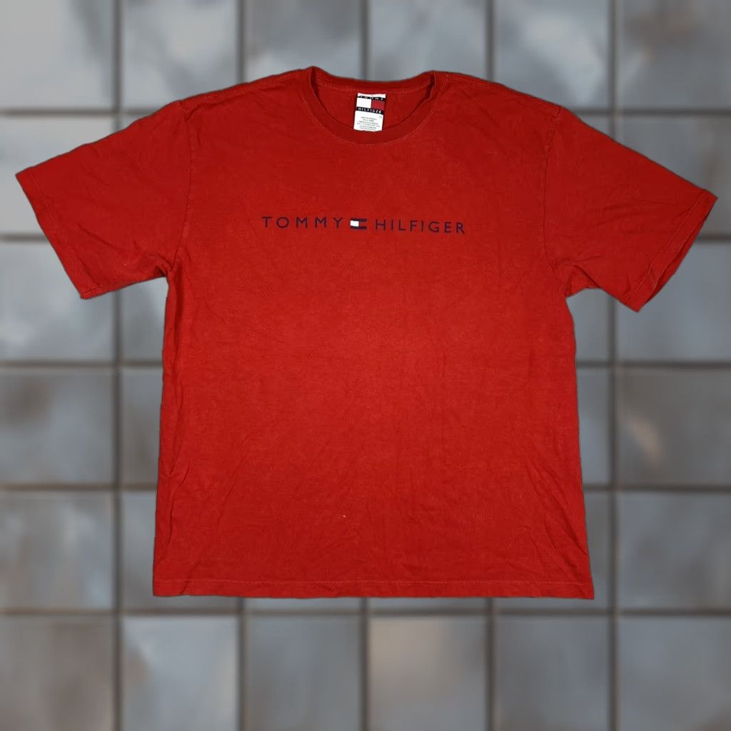 Tommy Hilfiger VINTAGE Tommy Hilfiger Men's T-Shirt Large Logo Text Graphic Print Red Tee Size US L / EU 52-54 / 3 - 1 Thumbnail