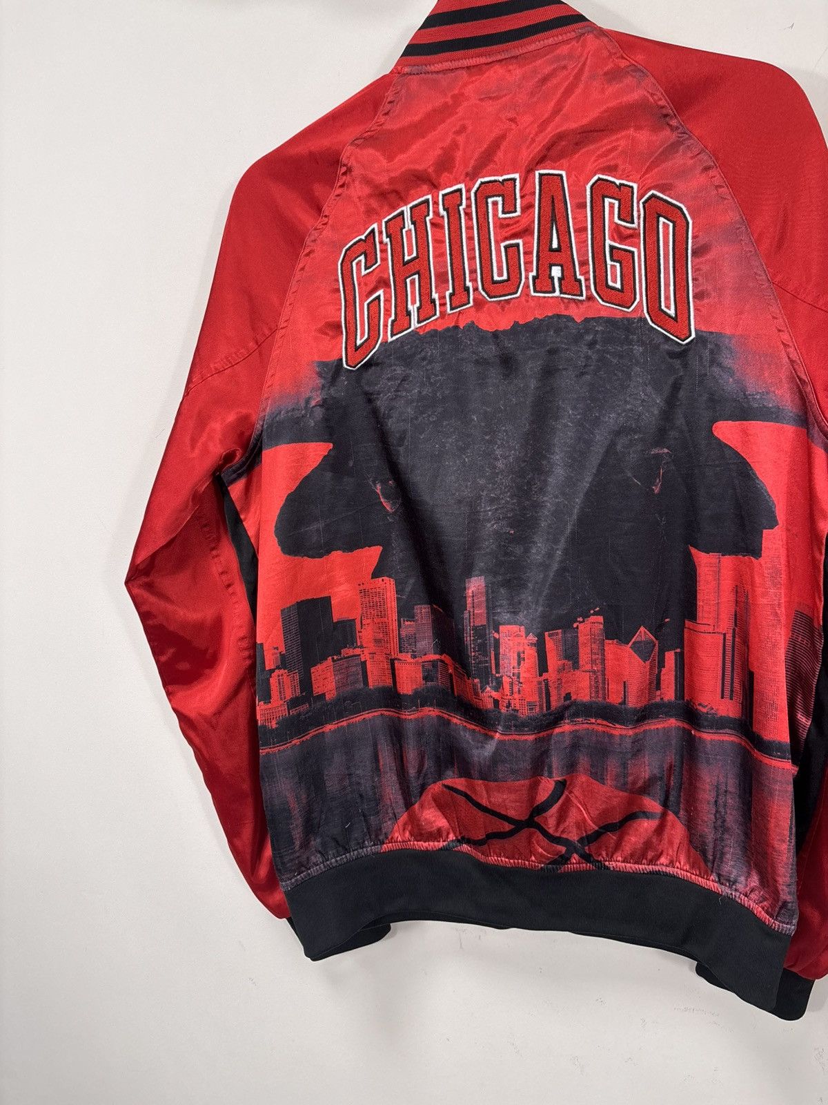 Adidas Adidas Chicago Bulls 2013 Men’s Rare NBA Satin Bomber Jacket Size US S / EU 44-46 / 1 - 21 Thumbnail
